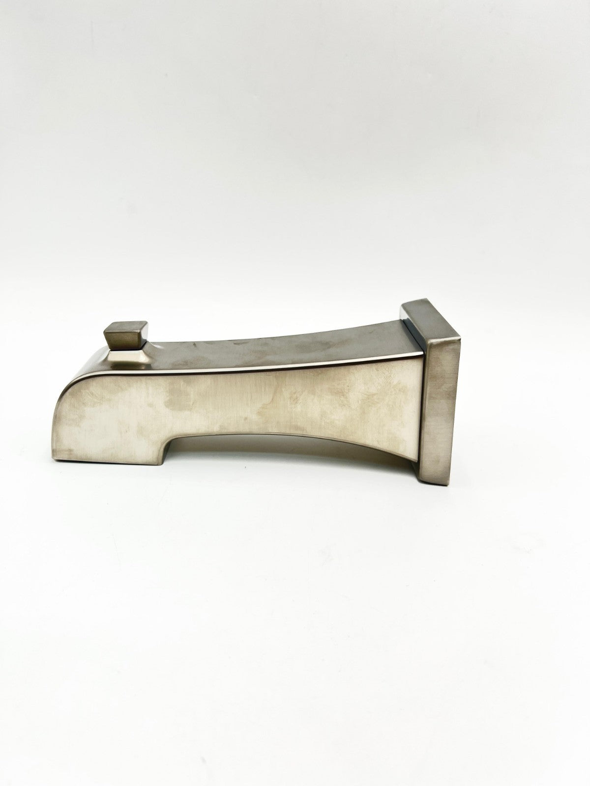 DELTA BN BATHTUB SPOUT ( THAT'S THE ONLY PART WE HAVE )