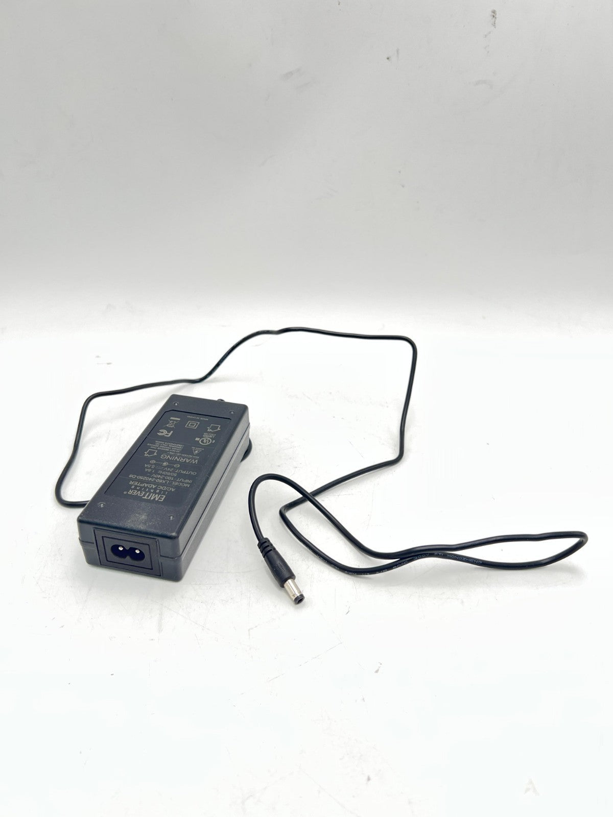 EMITEVER 24V Power Supply, 60W LED Power Adapter UL-Listed, 100-240V AC to 24V