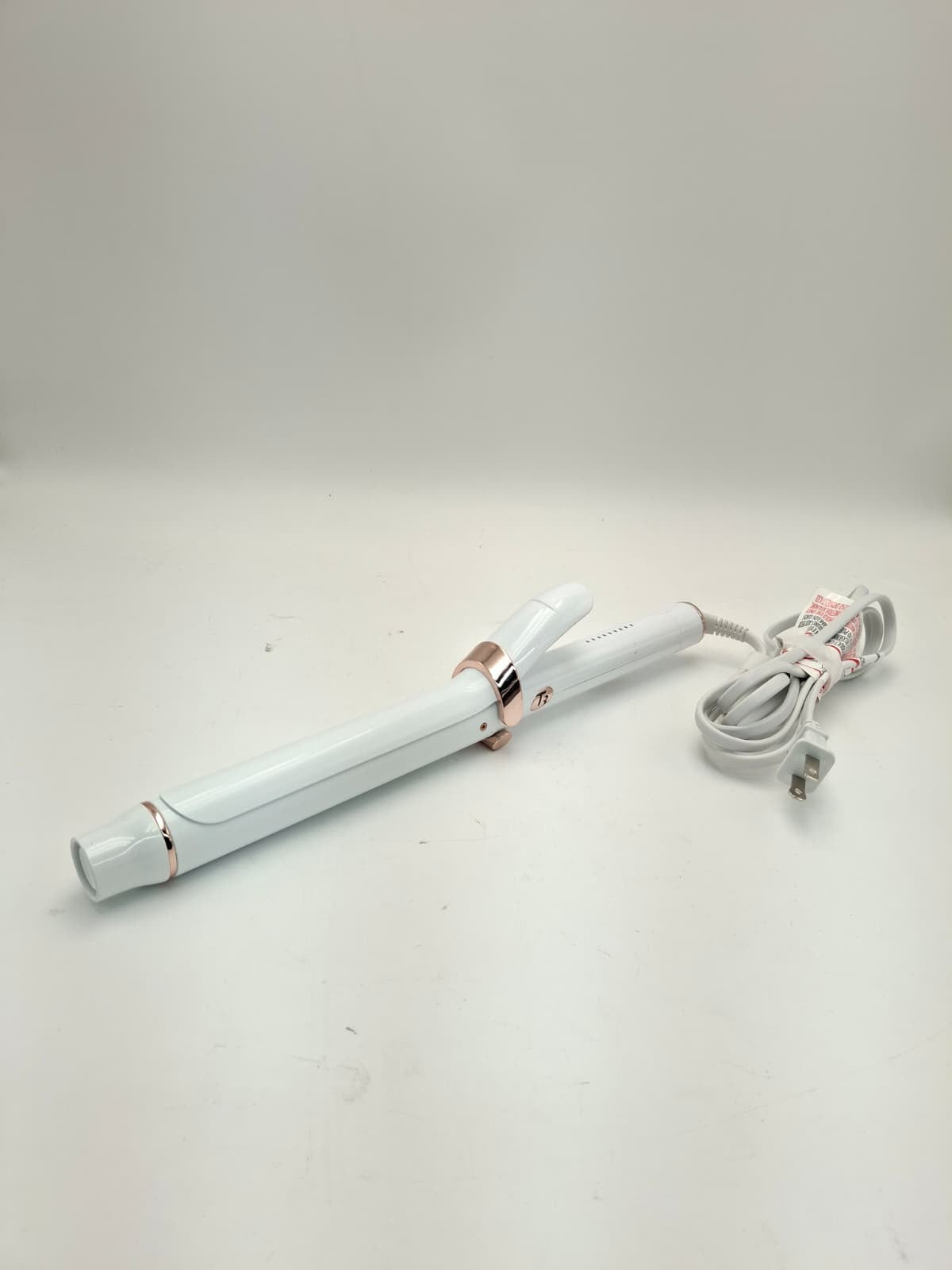 T3 Singlepass Curl 1.5" Custom Blend Ceramic Curling and Wave Iron - White...