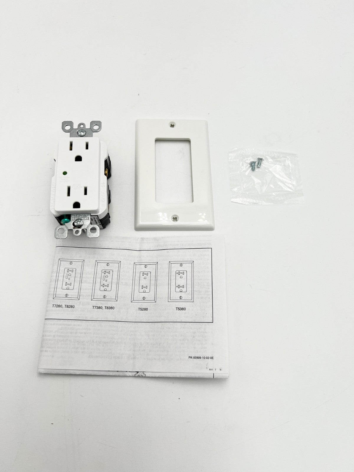 Leviton 15 Amp, 125 Volt, Decora Plus Duplex Surge Suppressor Receptacle, Straig