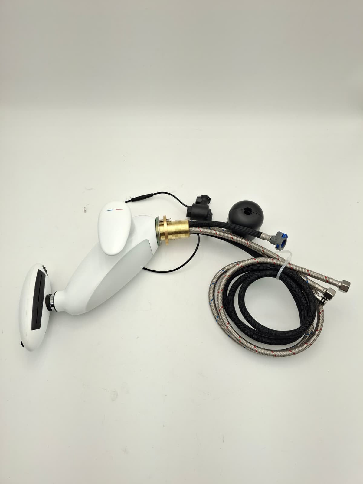 360° Rotating Bathroom Faucet with LED Light & 4 Modes - Pull-Out Sprayer
