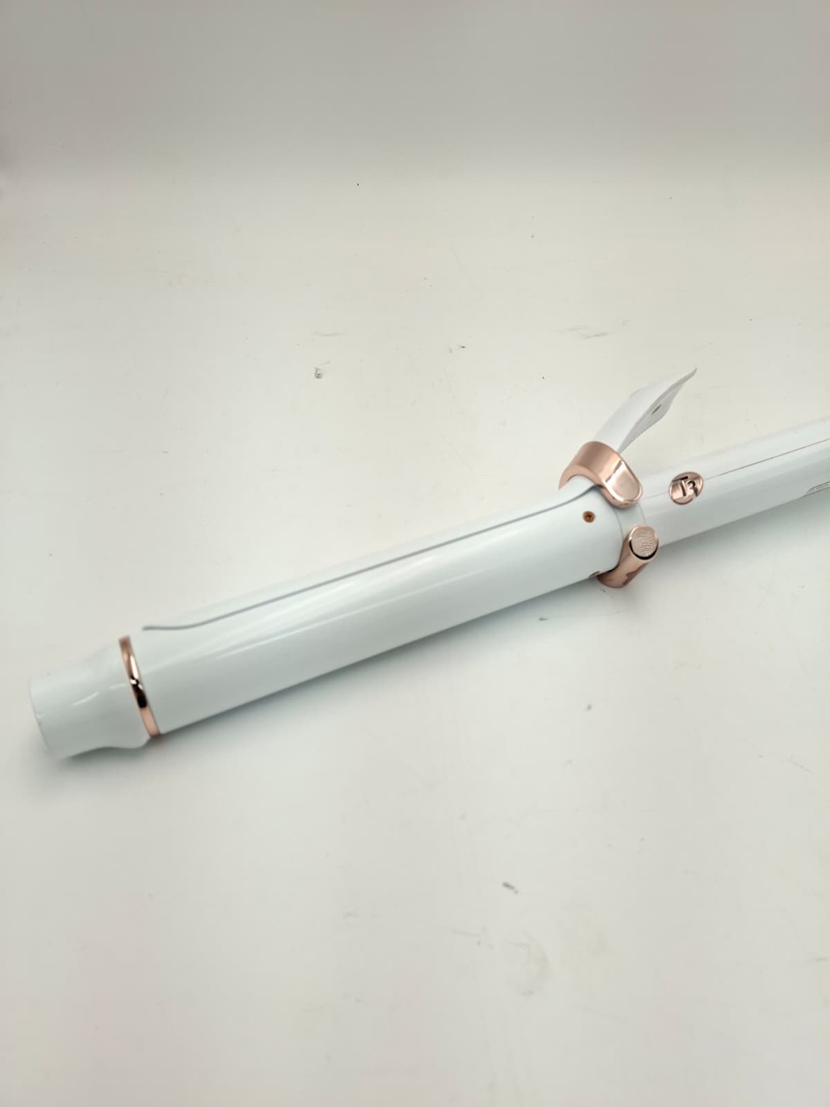 T3 Singlepass Curl 1.5" Custom Blend Ceramic Curling and Wave Iron - White...