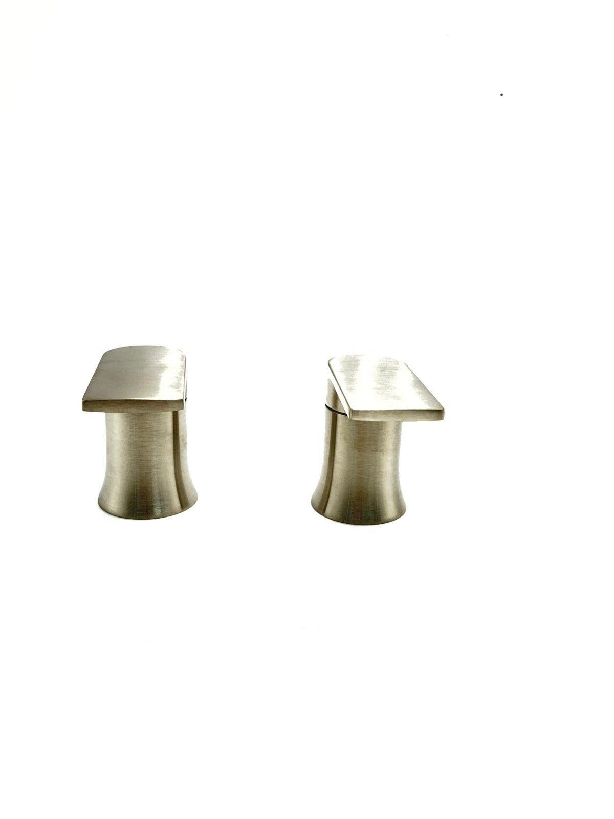 MOEN FAUCET T6708 CHROME WITH 69000  2 HANDEL WIDESPREAD LAVATORY VALVE