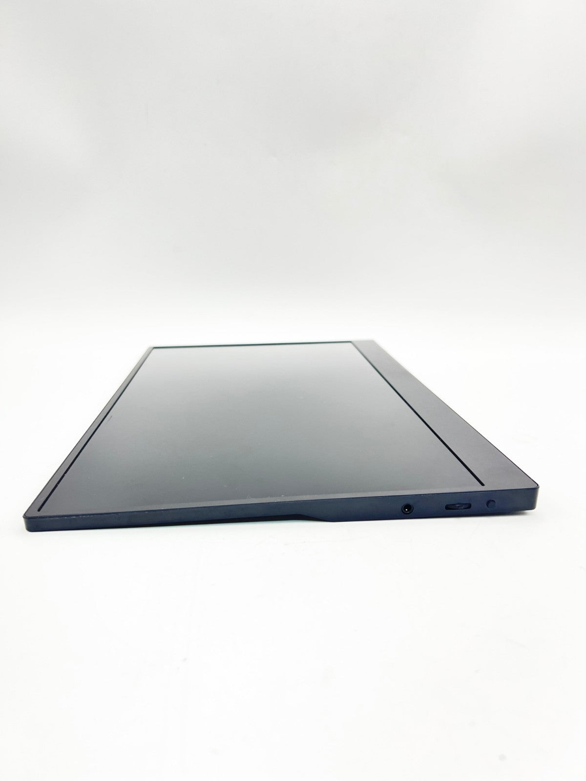 PTABLE MONITOR 15.6 INCH, IPS PANEL, HDMI, USB-C, SURROUND SPEAKERS,SUPPORT MULT